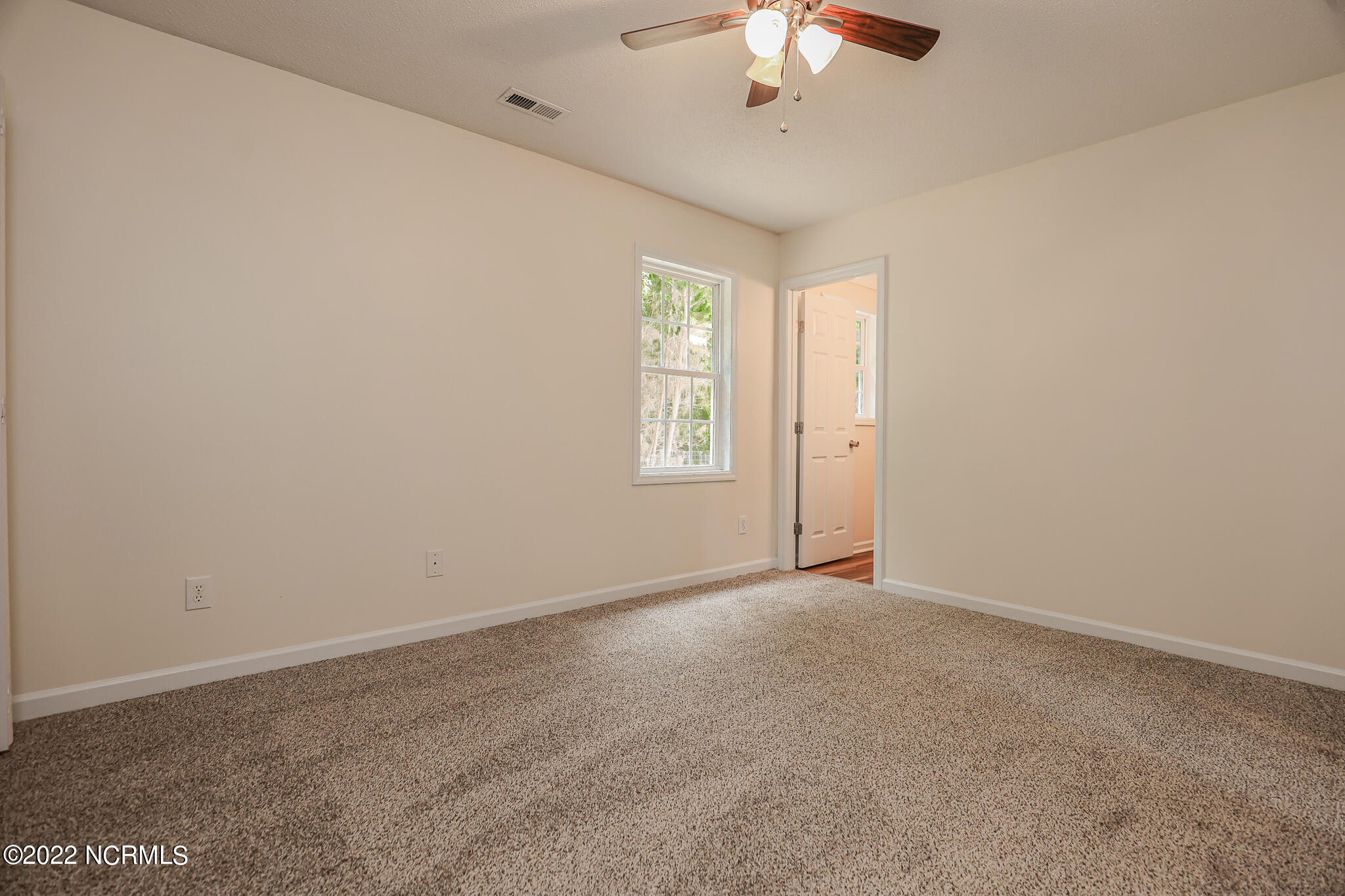 221 Parnell Road Hubert, NC 28539 - Photo 21 of 37 221 Parnell-30