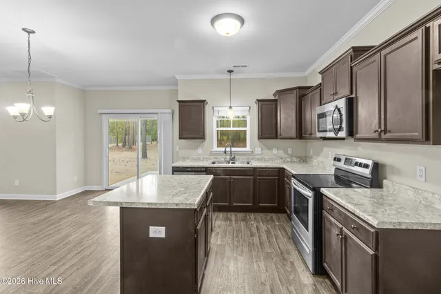 $1,900 | 405 Crestmont Court, Richlands, NC 28574