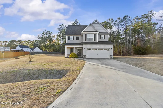 $1,900 | 405 Crestmont Court, Richlands, NC 28574