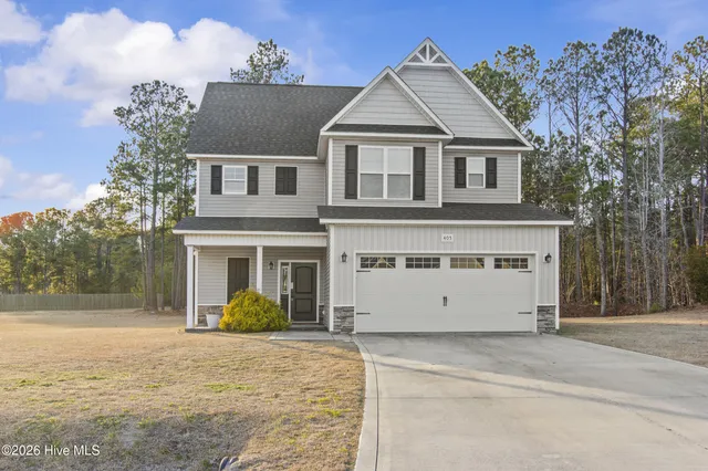 $1,900 | 405 Crestmont Court, Richlands, NC 28574