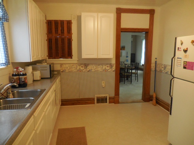 609 Jefferson Street Rochester, IN 46975 - Photo 3 of 19