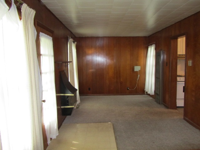609 Jefferson Street Rochester, IN 46975 - Photo 4 of 19