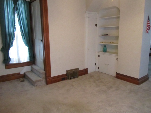 609 Jefferson Street Rochester, IN 46975 - Photo 7 of 19