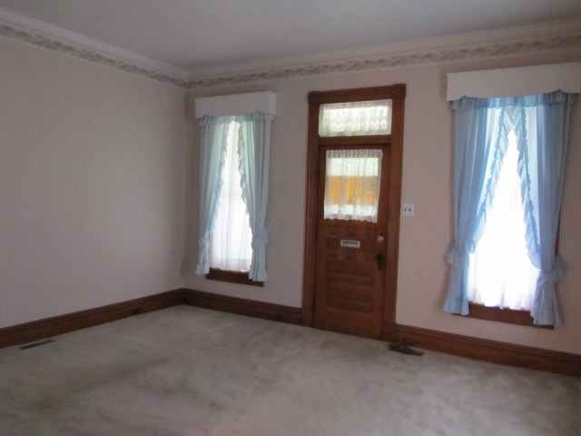 609 Jefferson Street Rochester, IN 46975 - Photo 8 of 19