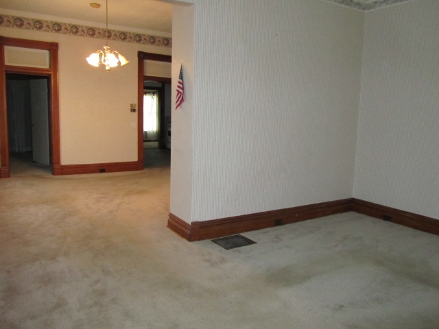 609 Jefferson Street Rochester, IN 46975 - Photo 9 of 19