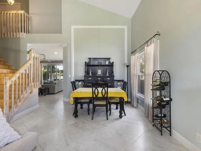 en swimming pool with chairs