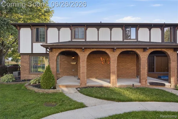 $230,000 | 11606 Meadow Ln Drive, Warren, MI 48093