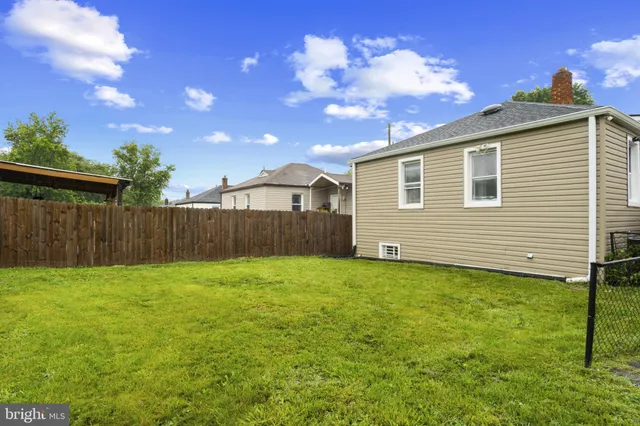 a view of a backyard of the house