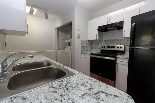 $1,900 | 18308 Northwest 68th Avenue, Unit L, Hialeah, FL 33015