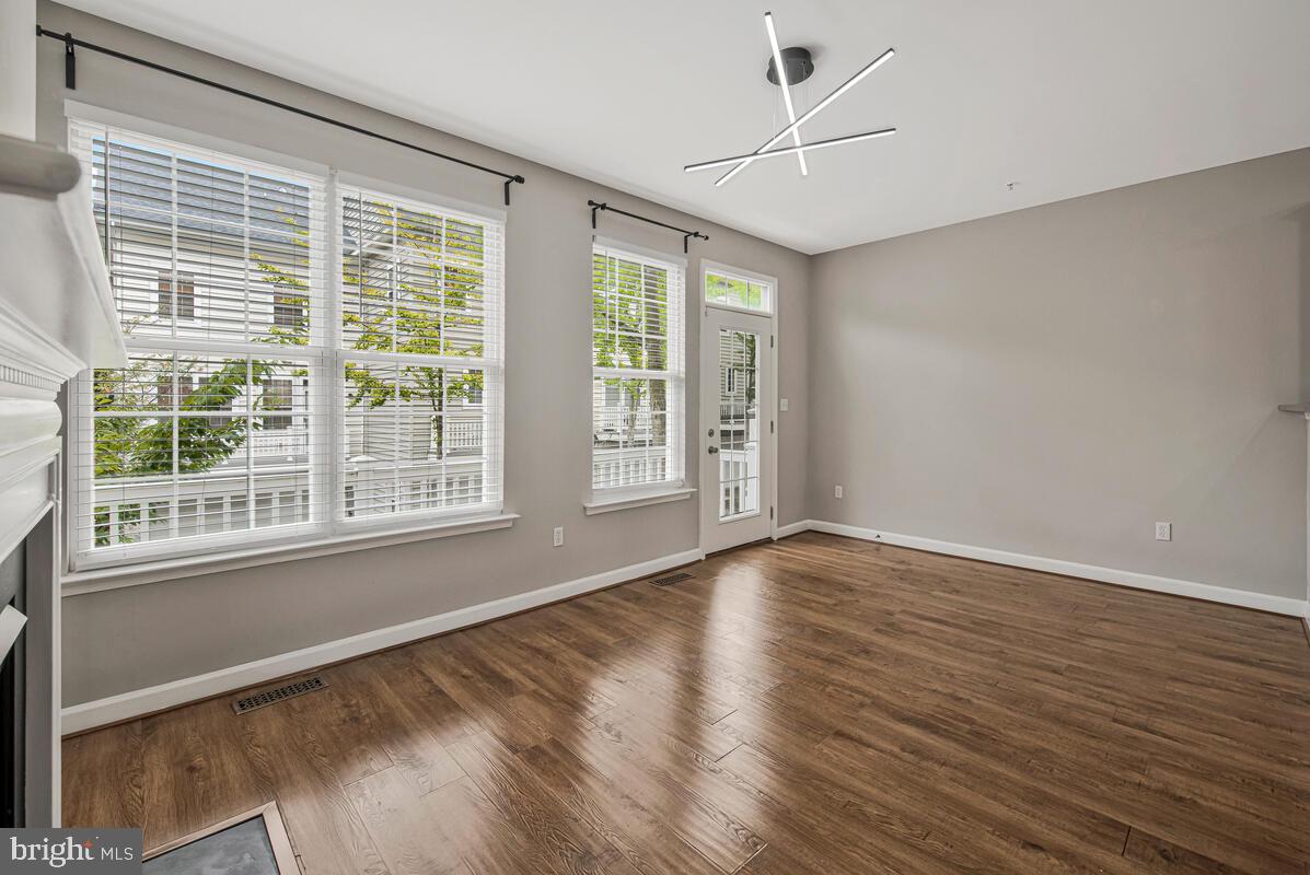 5412 Lanier Avenue Camp Springs, MD 20746 - Photo 18 of 38 Living Room