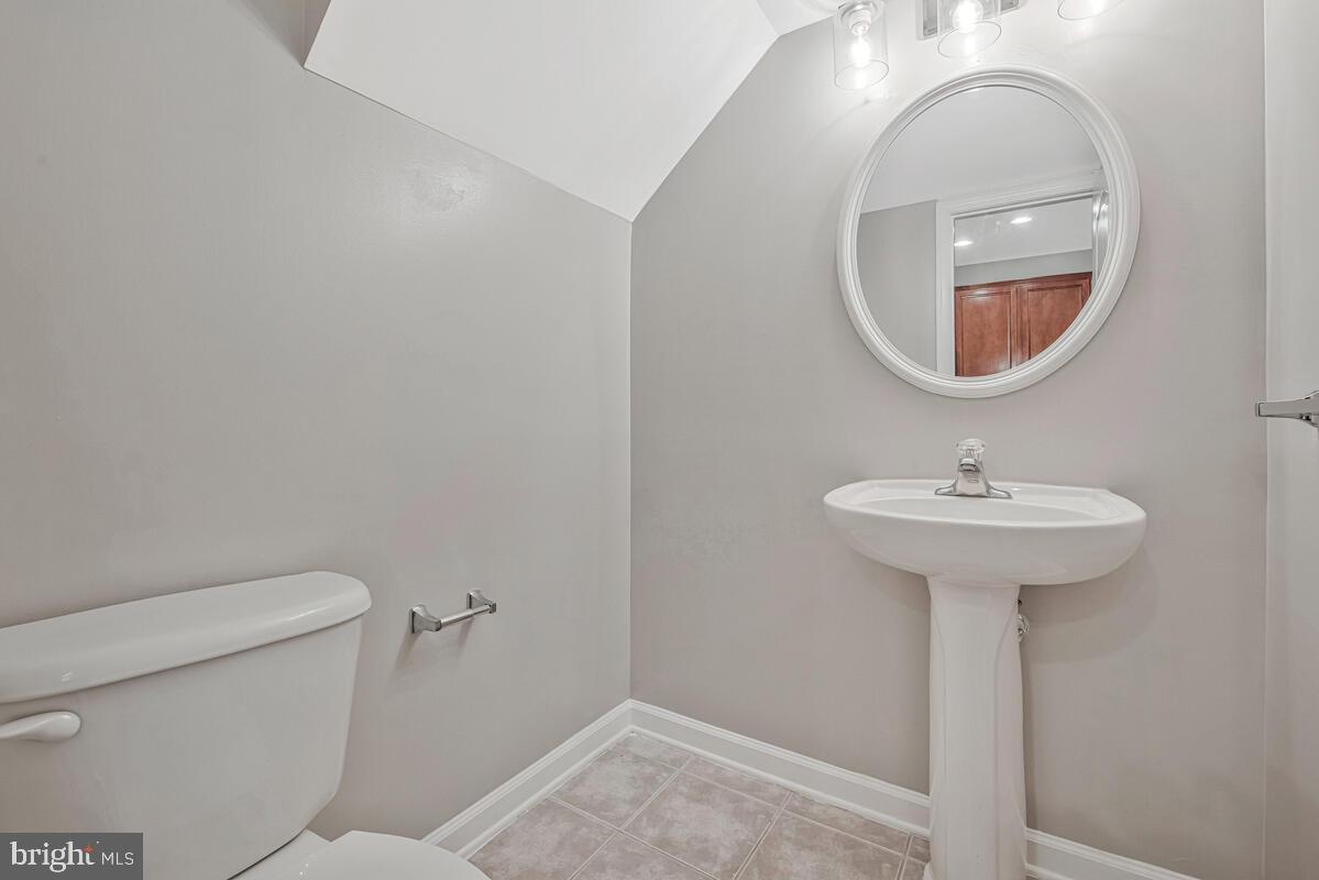 5412 Lanier Avenue Camp Springs, MD 20746 - Photo 22 of 38 Main level bath