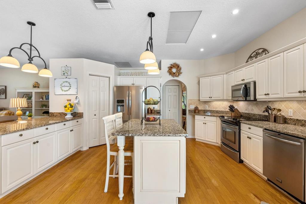 1229 Palm View Road Sarasota, FL 34240 - Photo 29 of 64