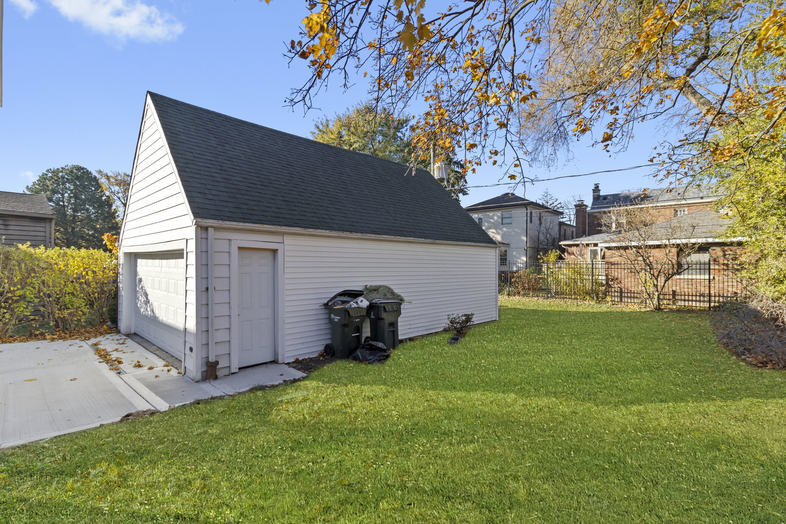 727 Selborne Road Riverside, IL 60546 - Photo 15 of 15 a view of backyard with potted plants and a large tree