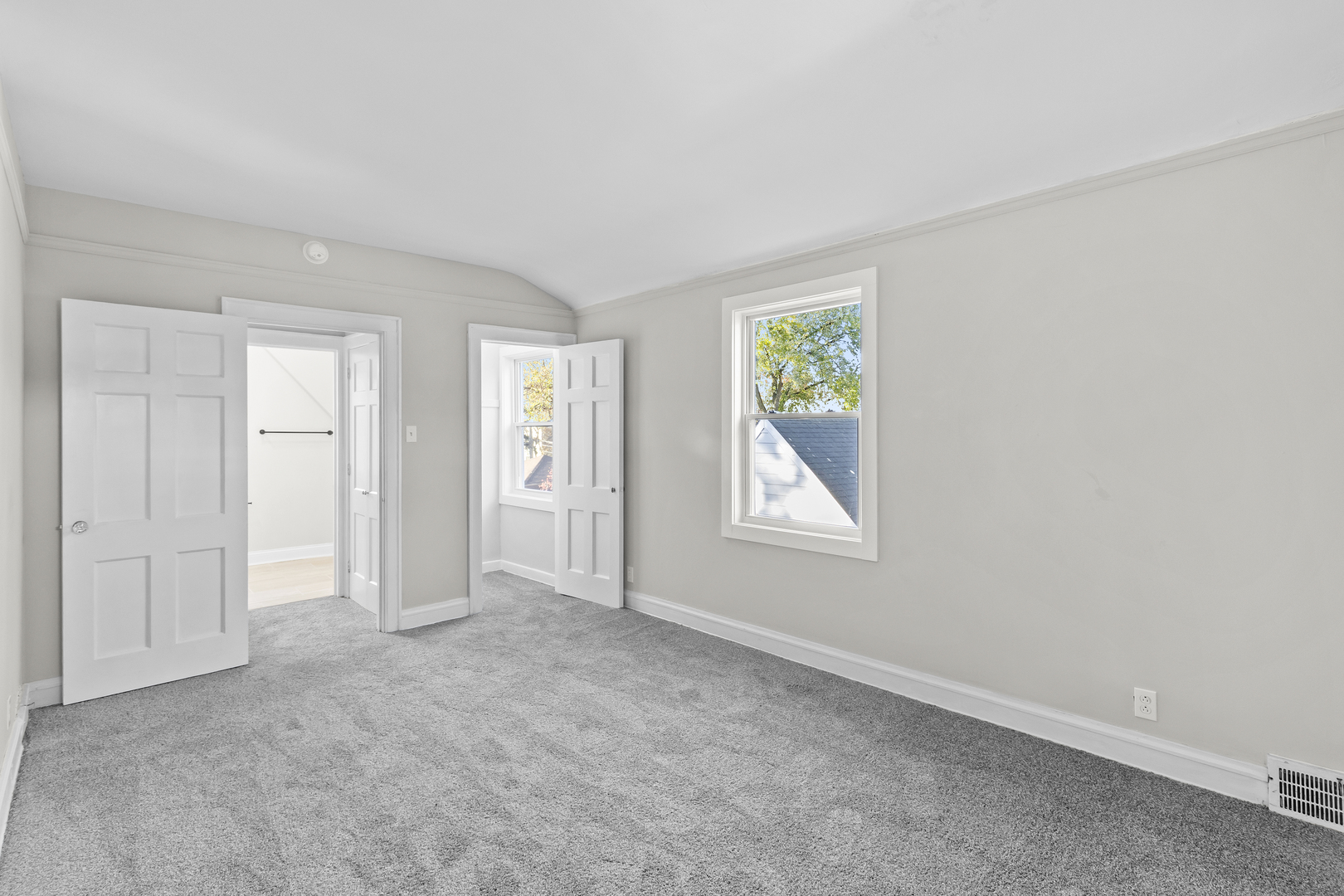 727 Selborne Road Riverside, IL 60546 - Photo 6 of 15 an empty room with windows