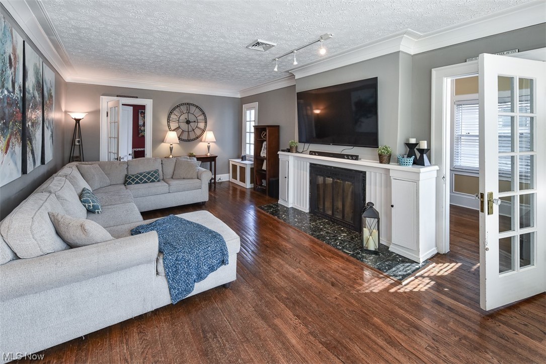 2607 Kingston Road Cleveland, OH 44118 - Photo 6 of 35