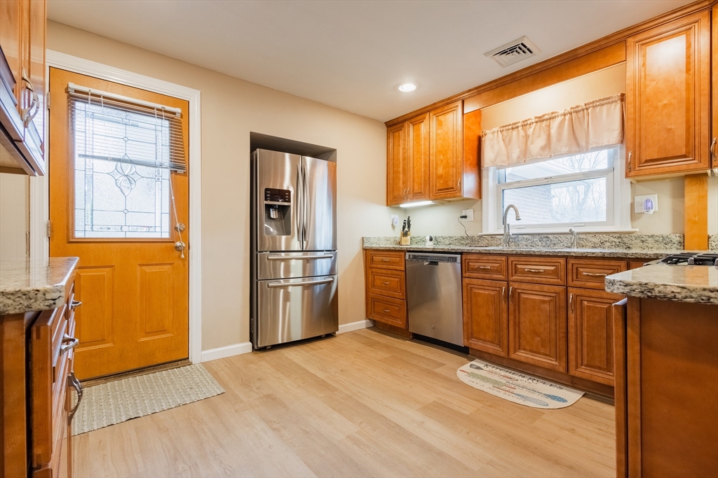 25 Randolph Road Worcester, MA 01606 - Photo 3 of 33 Gallery Image 3