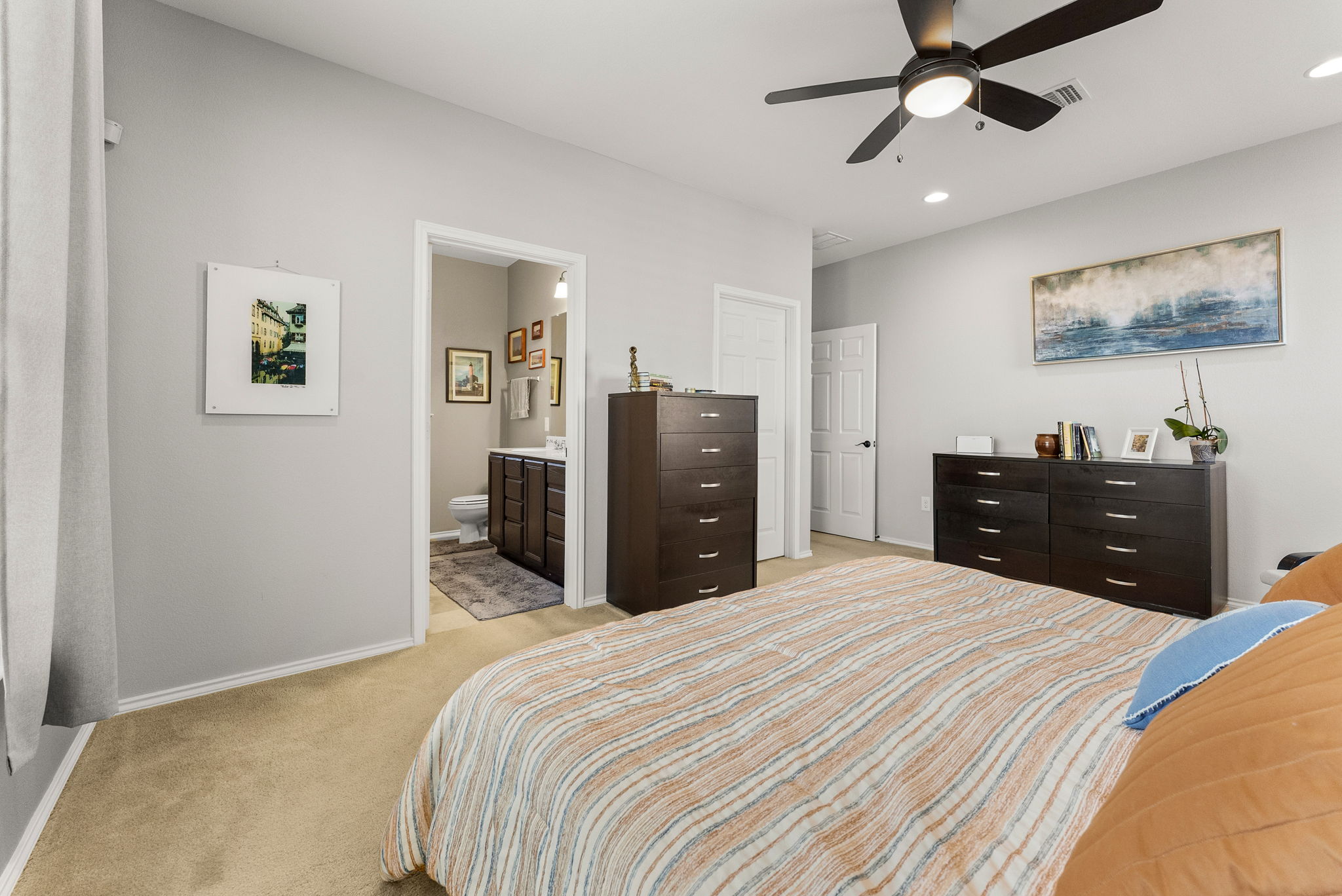 11209 Kildoon Drive Austin, TX 78754 - Photo 22 of 37 Primary bedroom suite