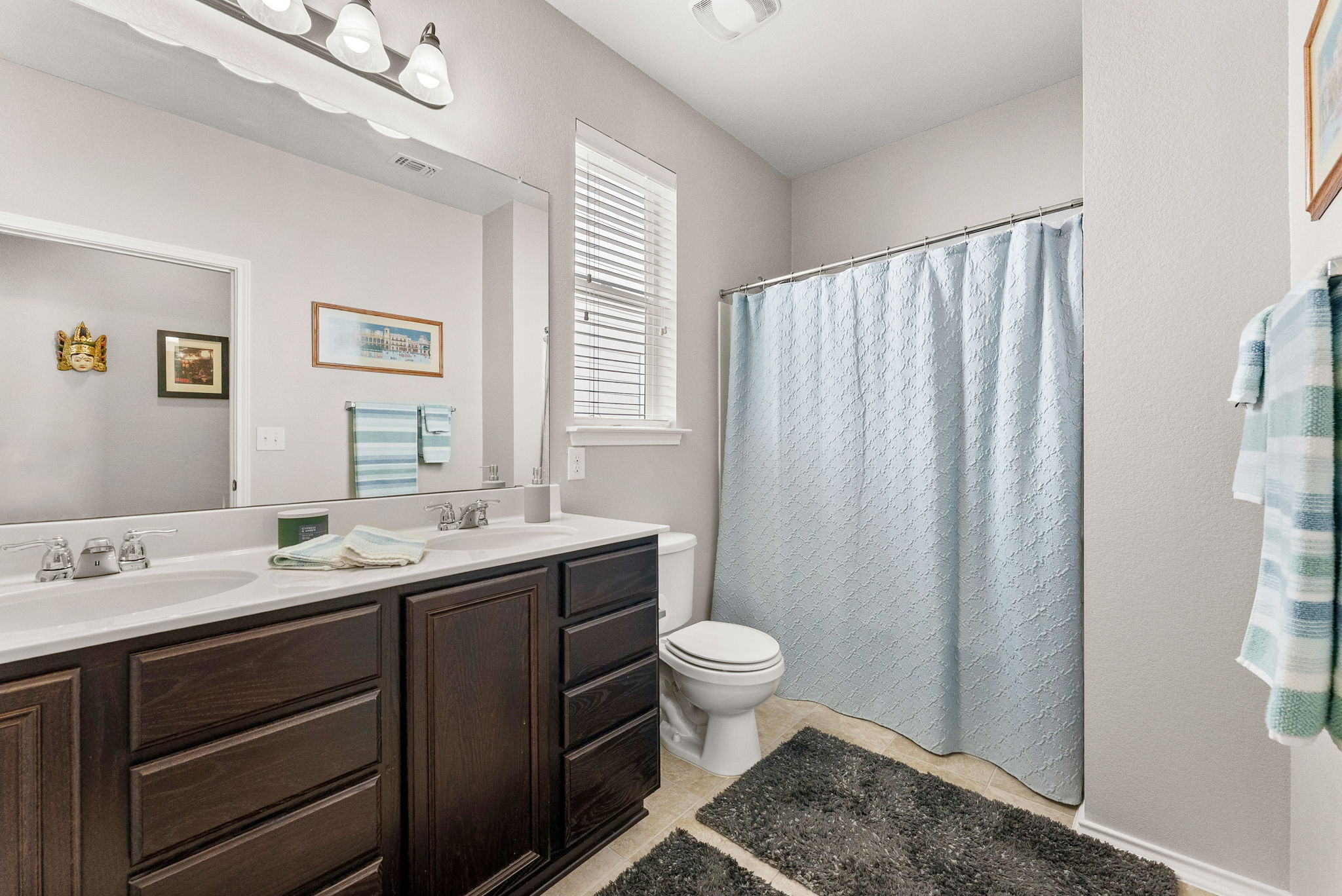 11209 Kildoon Drive Austin, TX 78754 - Photo 26 of 37 2nd Bathroom with double vanity & tub/shower combo