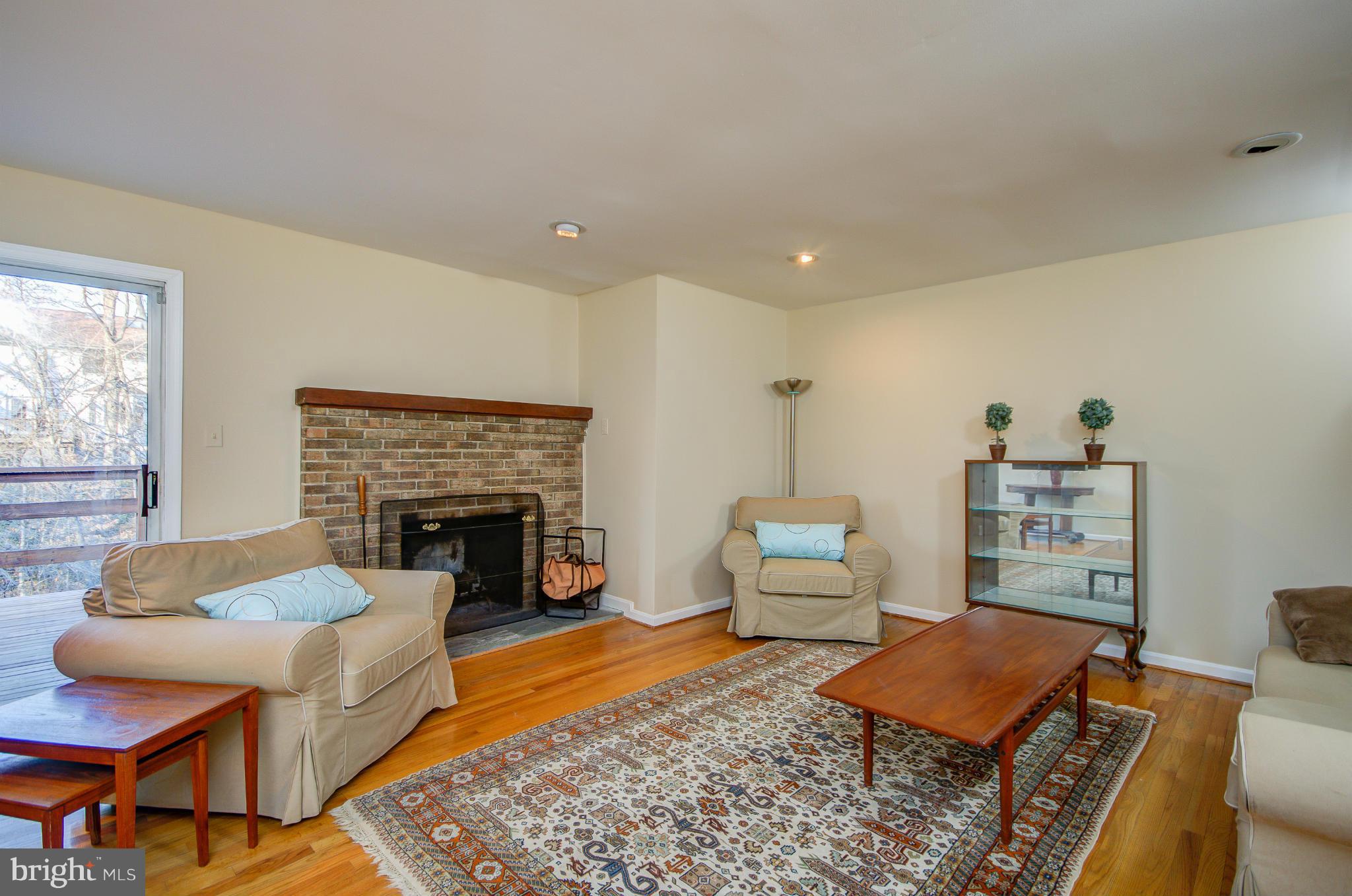 1734 Stonebridge Road Alexandria, VA 22304 - Photo 10 of 21 Living Room