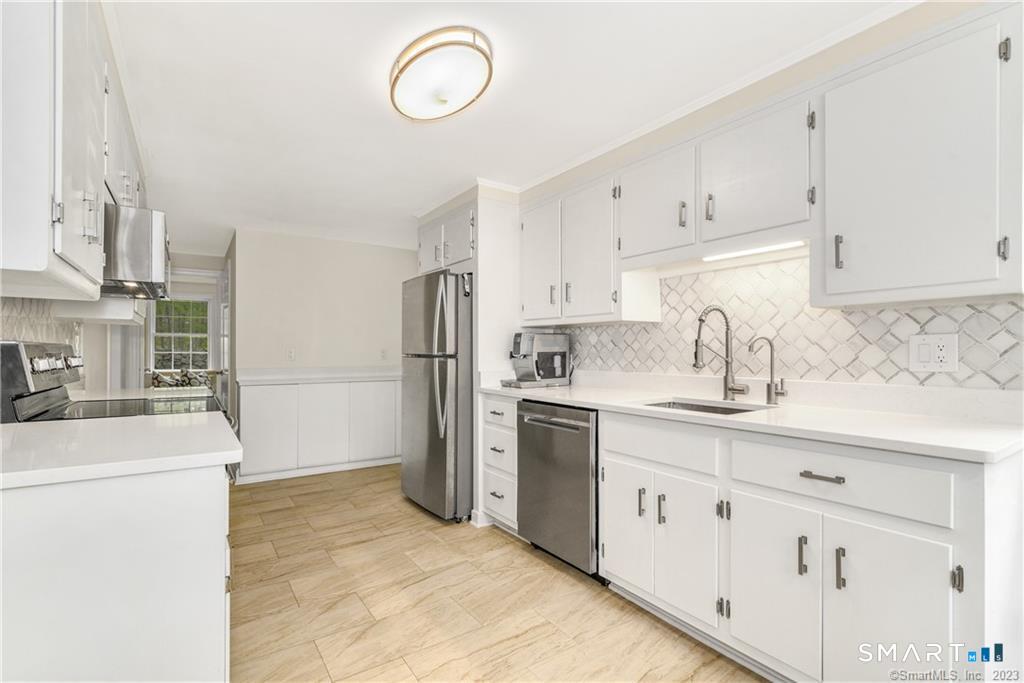 792 Smith Ridge Road New Canaan, CT 06840 - Photo 14 of 40 Kitchen
