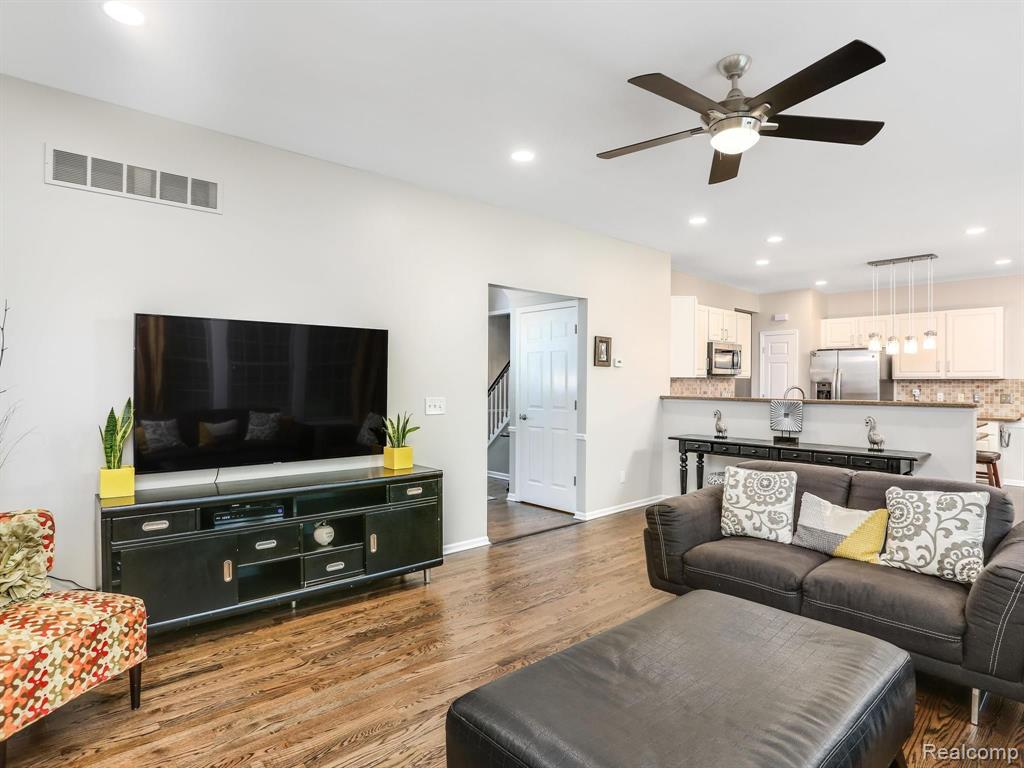 1861 Beaver Creek Drive Rochester, MI 48307 - Photo 18 of 46