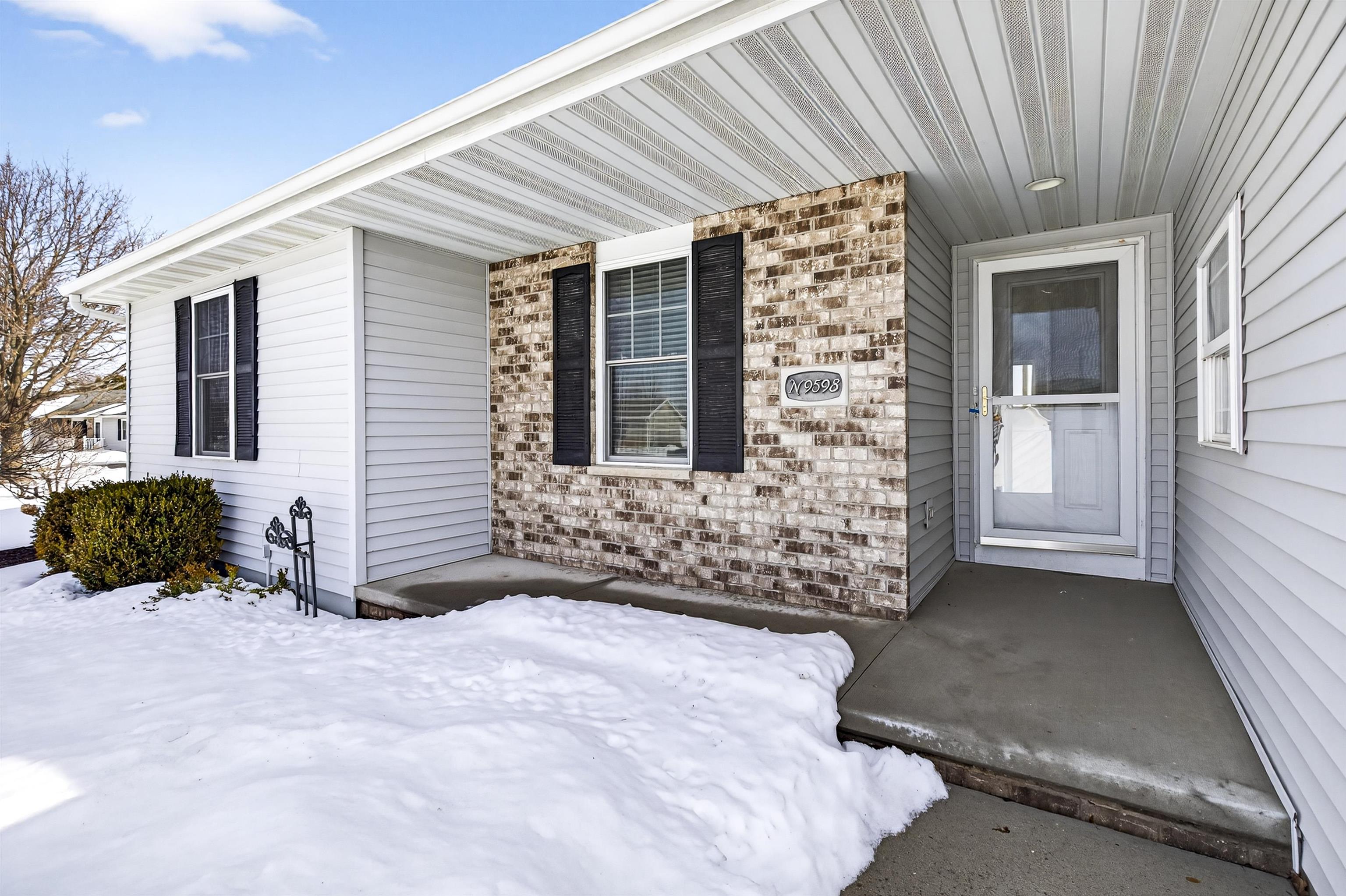 N9598 Chadbury Lane Appleton, WI 54915 - Photo 2 of 46