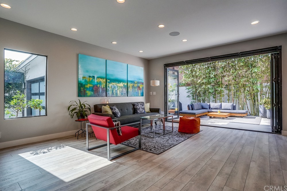 1051 Prospect Avenue Long Beach, CA 90804 - Photo 20 of 56 a living room with furniture and a large window