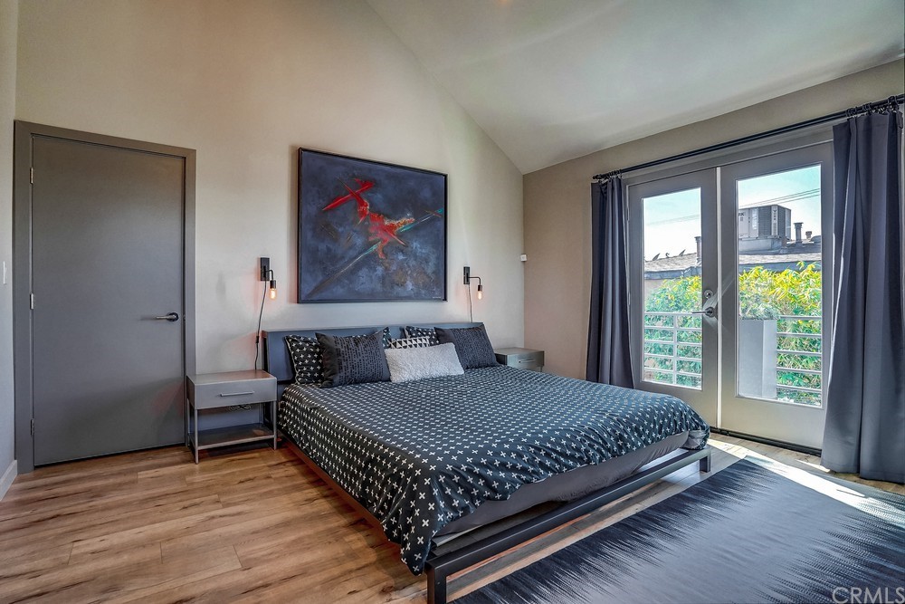 1051 Prospect Avenue Long Beach, CA 90804 - Photo 41 of 56 a bedroom with a bed and a large window