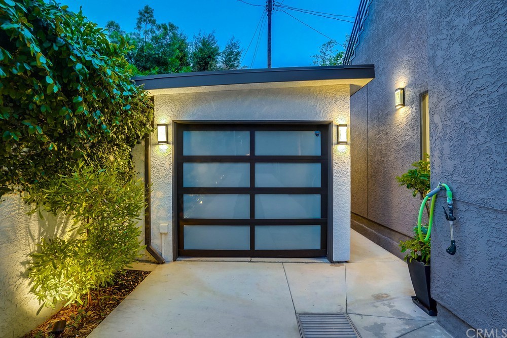 1051 Prospect Avenue Long Beach, CA 90804 - Photo 56 of 56 a front view of a house with a yard