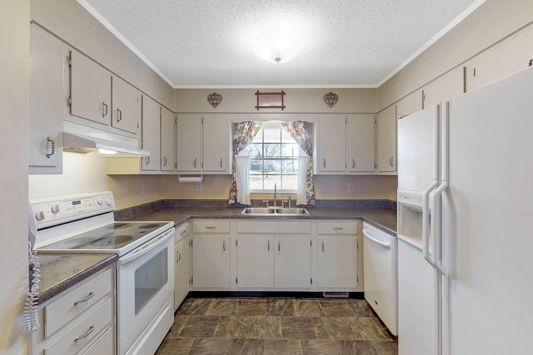 42 Howell Hill Road Fayetteville, TN 37334 - Photo 6 of 19 Gallery Image 6