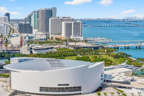 $800,000 | 244 Biscayne Boulevard, Unit 3702, Miami, FL 33132