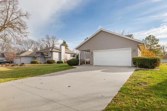 $315,000 | 2501 Marwood Drive, Mankato, MN 56001