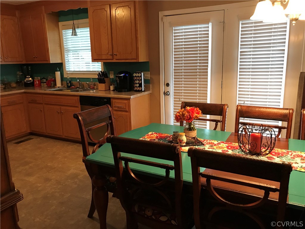 16460 Jolly Road Disputanta, VA 23842 - Photo 14 of 29 Gallery Image 14