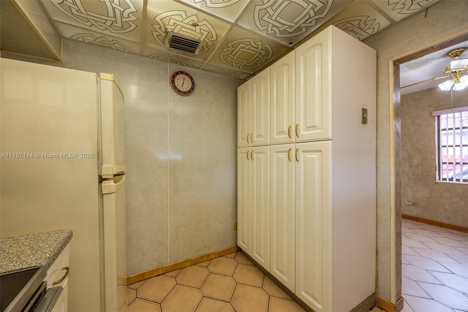 4485 East 8th Avenue Hialeah, FL 33013 - Photo 11 of 40