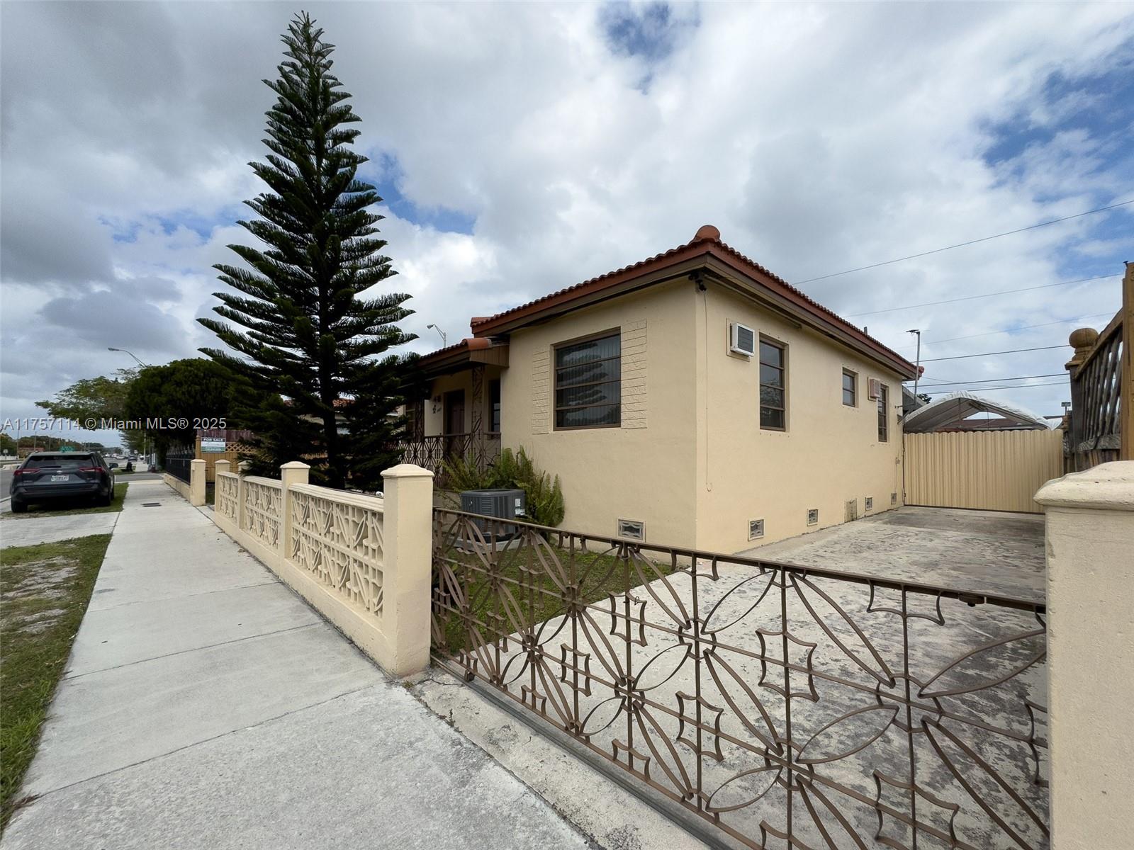 4485 East 8th Avenue Hialeah, FL 33013 - Photo 4 of 40