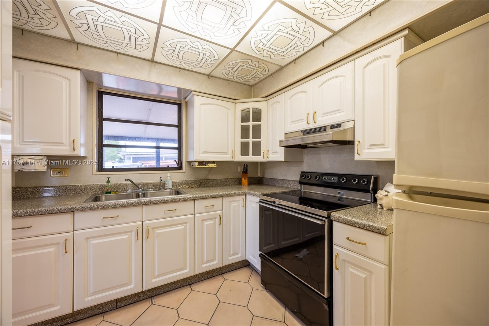 4485 East 8th Avenue Hialeah, FL 33013 - Photo 10 of 40