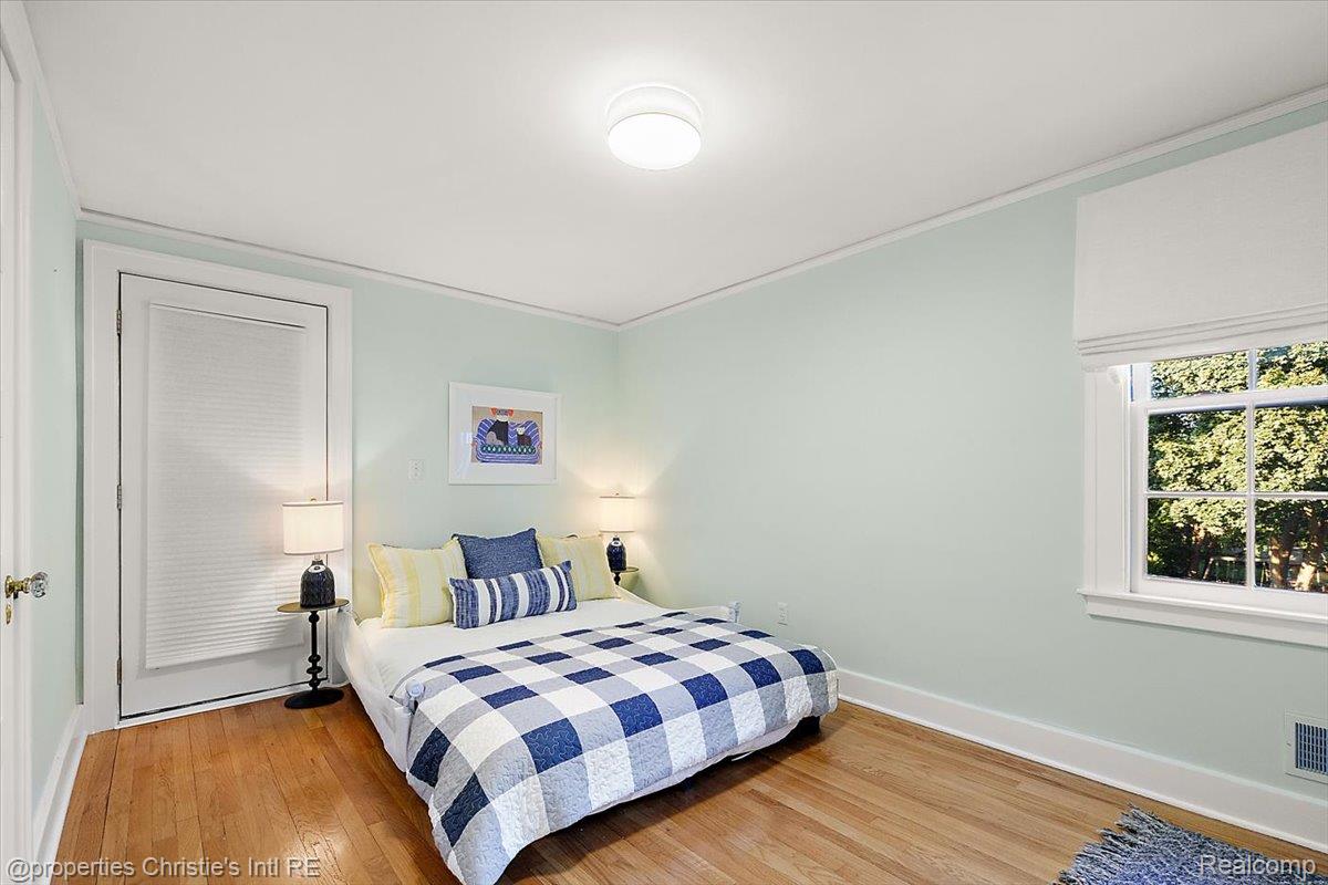 788 Rivard Boulevard Grosse Pointe, MI 48230 - Photo 17 of 32 50-788 Ricard -50.jpg