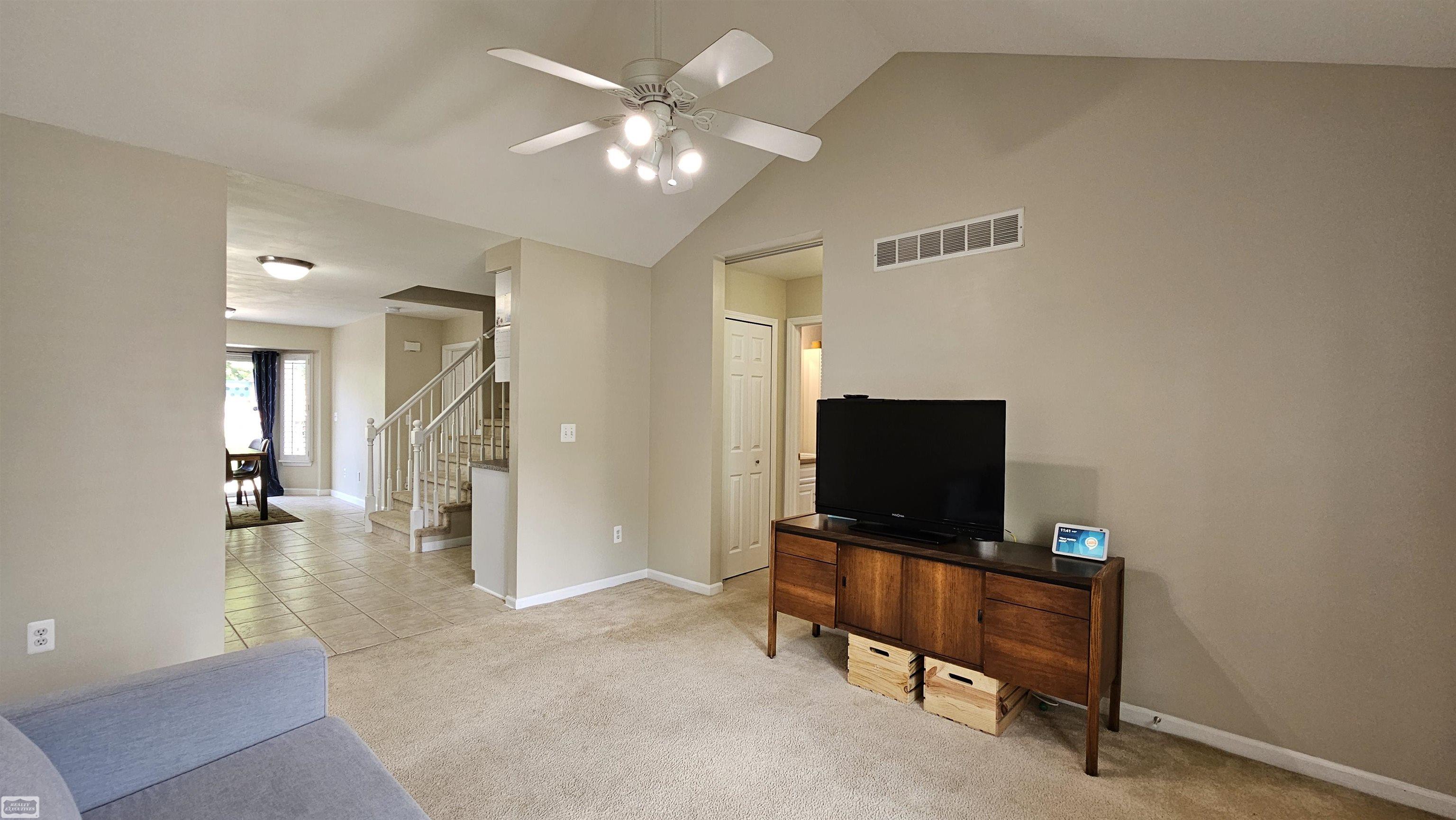 42947 Utica Road Sterling Heights, MI 48314 - Photo 11 of 52 50142273-bc3e74d1-b75d-45b4-930a-ed7cf40e4877.JPG