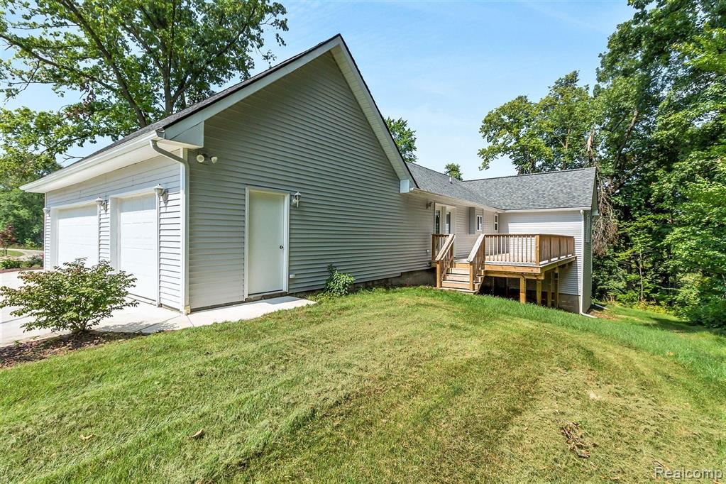 5150 Reds Way Howell, MI 48855 - Photo 6 of 29
