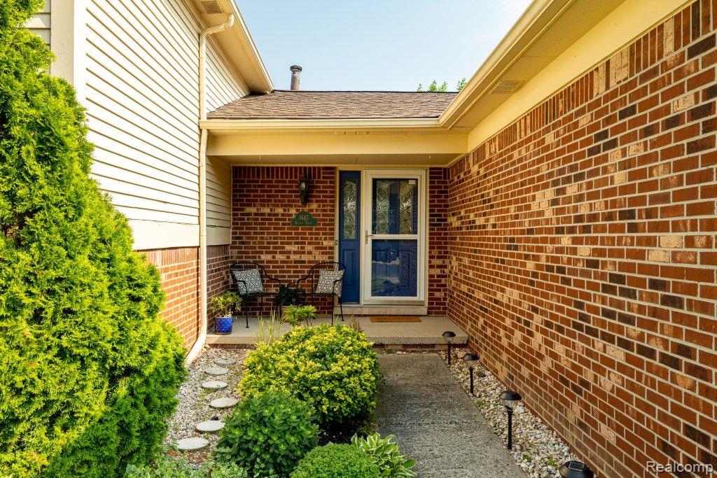1645 Walnut Ridge Circle Canton, MI 48187 - Photo 3 of 29 Entry
