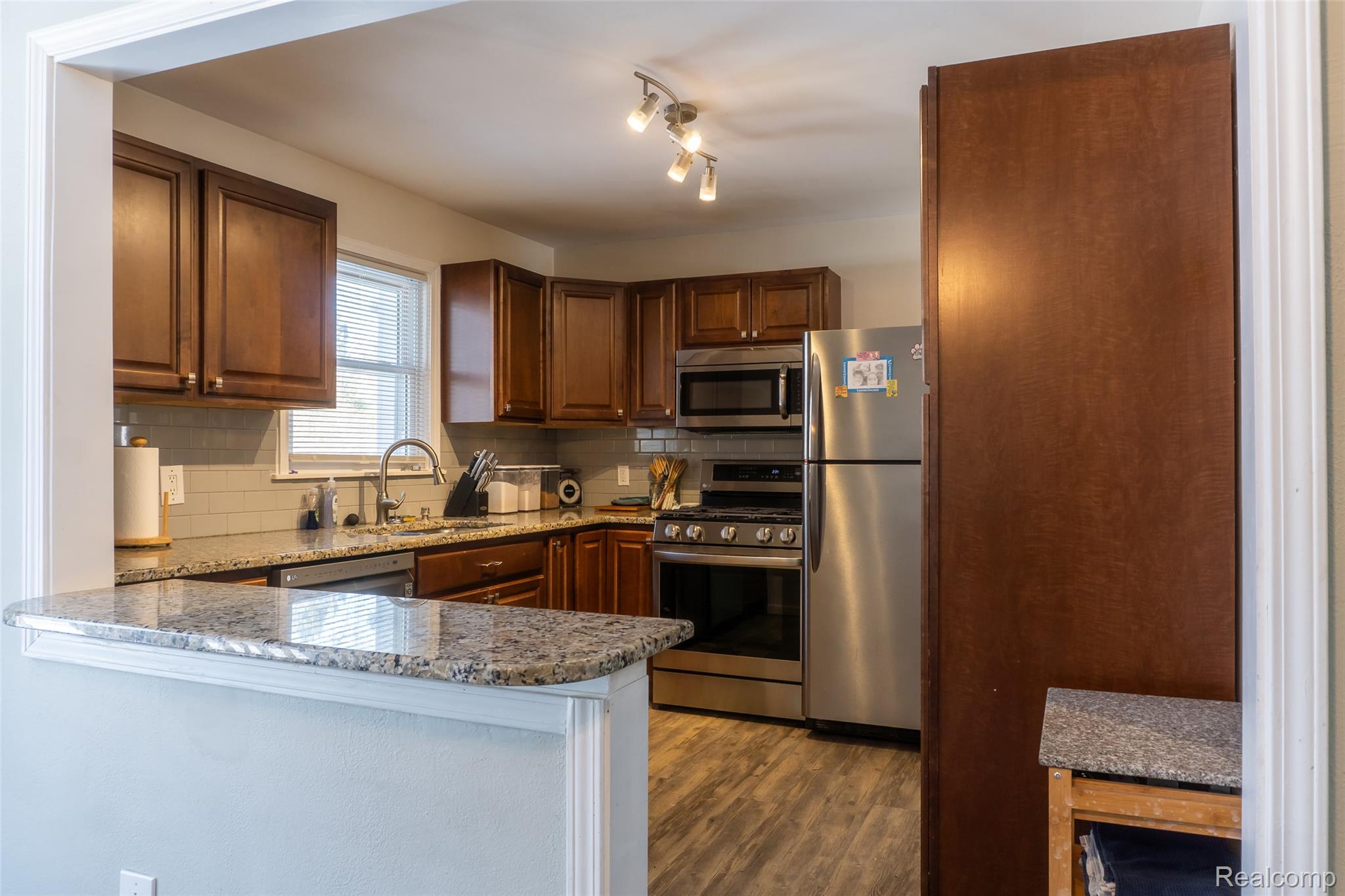 4701 Clintonville Road Clarkston, MI 48346 - Photo 14 of 58 10-ClintonvilleRd_4701_Kitchen_01.jpg