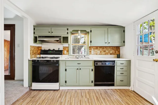 $425,000 | 18 9th Street, Portland, ME 04103