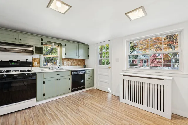 $425,000 | 18 9th Street, Portland, ME 04103