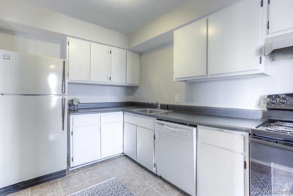 31993 West 12 Mile Road, Unit 303 Farmington Hills, MI 48334 - Photo 2 of 18