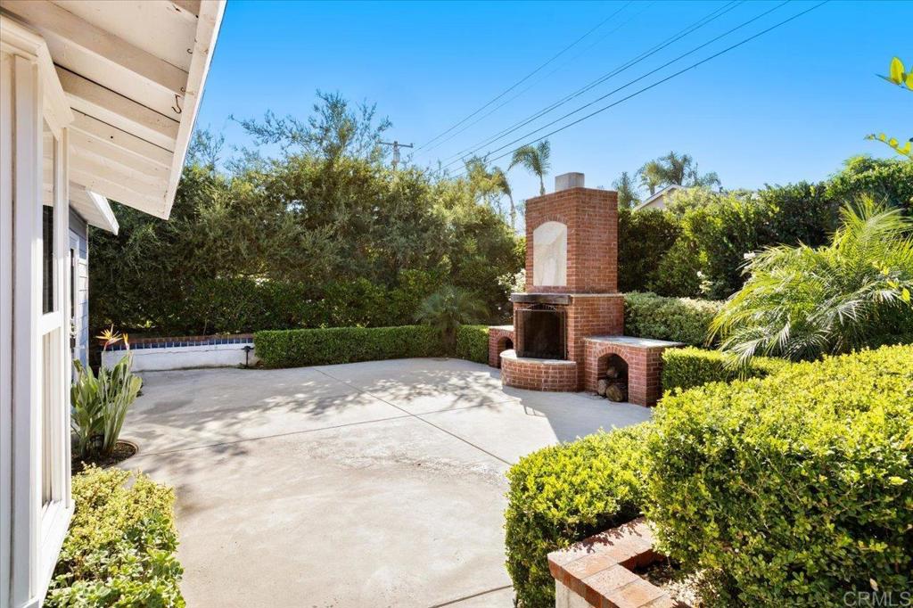 697 Ocean View Avenue Encinitas, CA 92024 - Photo 7 of 49