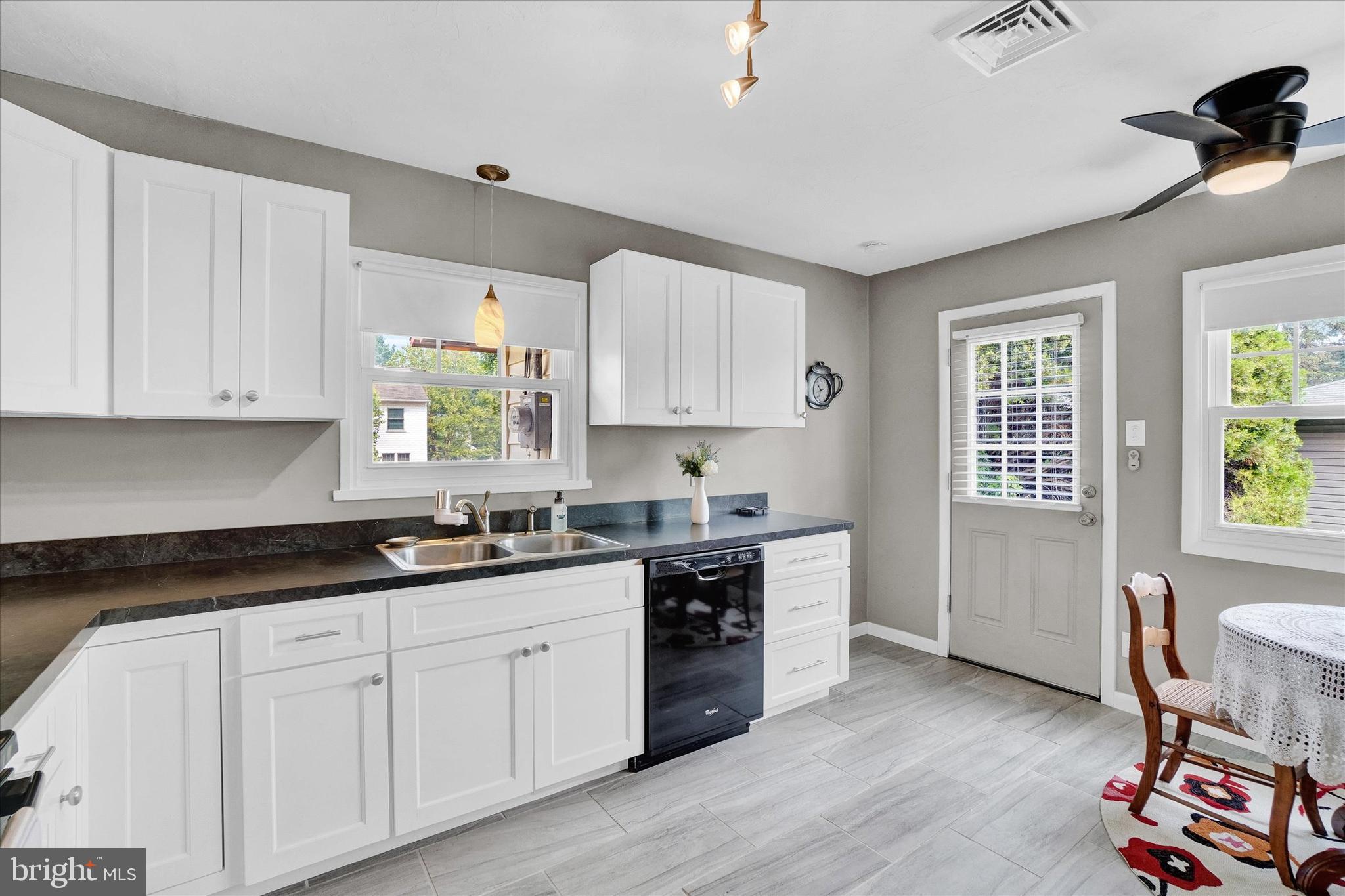 2435 Dunbar Road York, PA 17408 - Photo 11 of 27