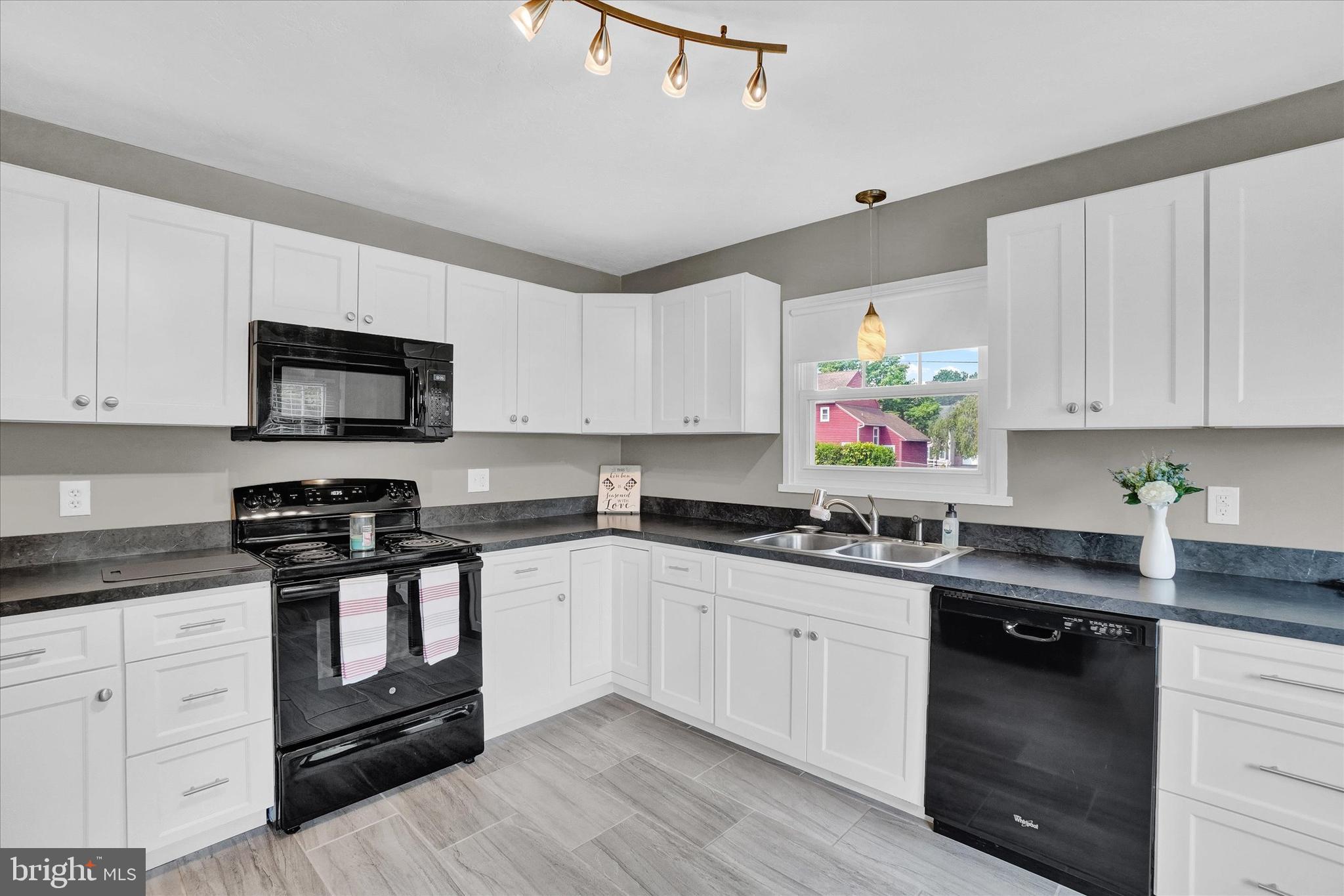 2435 Dunbar Road York, PA 17408 - Photo 10 of 27