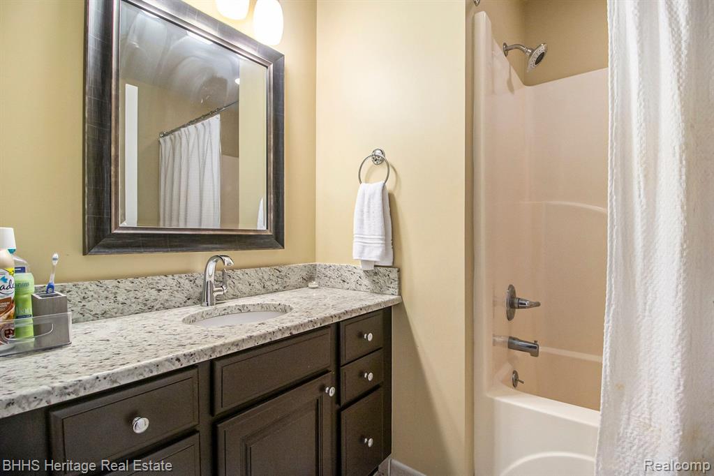 10227 Silver Lake Road Brighton, MI 48116 - Photo 18 of 37
