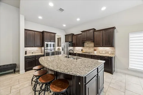 $760,000 | 116 Wade Pointe Drive, Montgomery, TX 77316