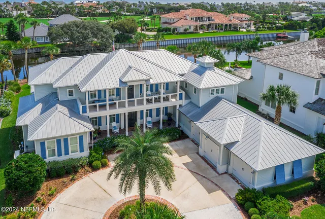 a view of a back yard of the house
